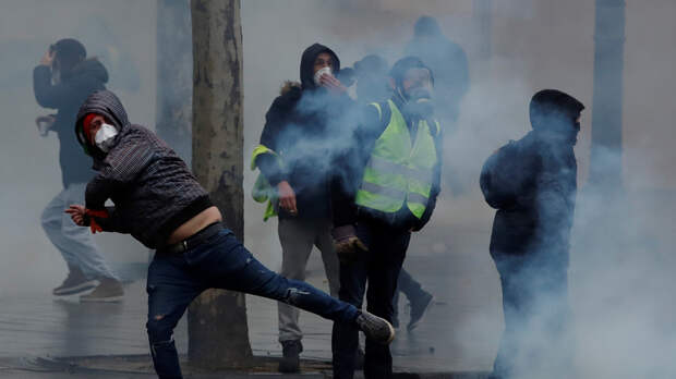 Русская служба BBC ищет «российский след» в протестах во Франции