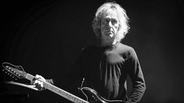 Умер гитарист и клавишник британской группы The Cure Перри Бэмоунт