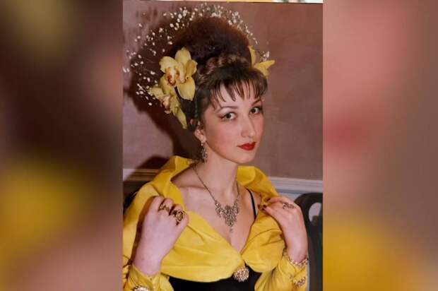 Дочь «короля фармацевтики» показала редкие фото матери из 1990-х