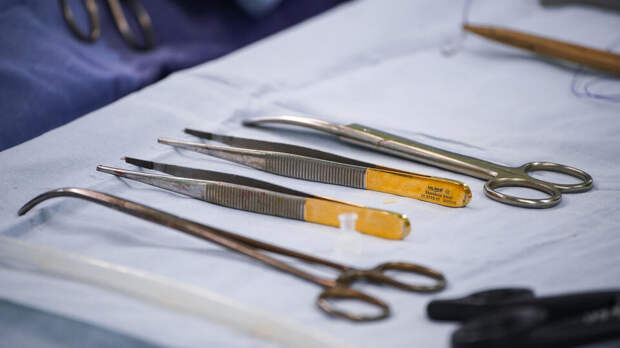 Пластический хирург рассказала, какие операции можно делать подросткам в РФ