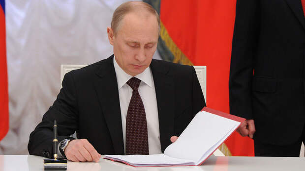 Путин подписал указ о ежемесячной компенсационной выплате контрактникам