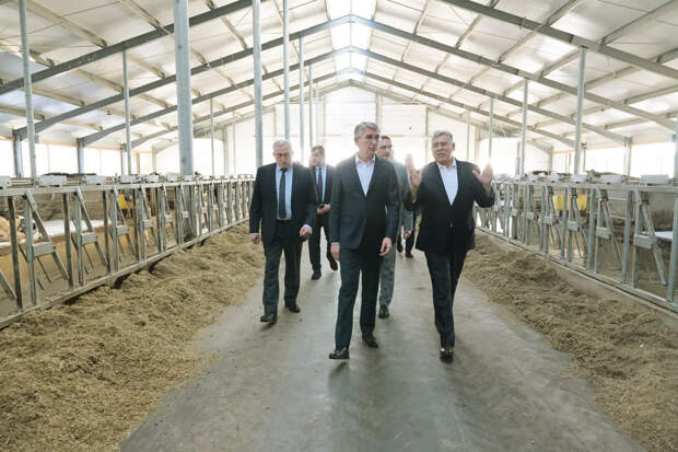 Совещание с аграриями и осмотр поврежденного от взрыва газа дома: Дмитрий Миляев провел рабочий визит в Куркино