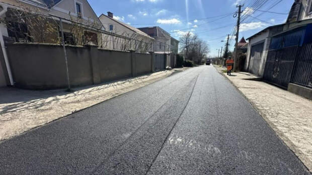 В Крыму продолжают проводить ямочный ремонт дорог