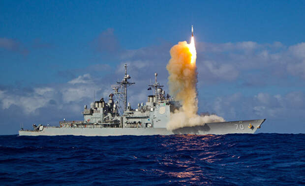 Корабль USS Lake Erie (CG-70) с боевой информационно-управляющей системой Aegis Корабль USS Lake Erie (CG-70) с боевой информационно-управляющей системой Aegis
