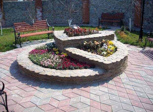 Ограждения для клумб: эстетика сада собственными руками (68 фото)