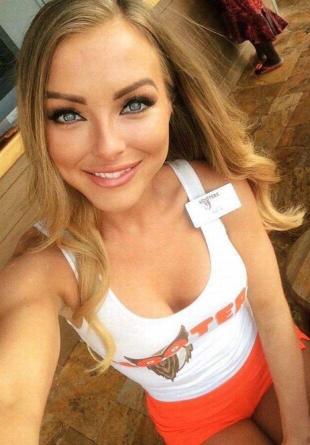 Симпатичные девушки из ресторана HOOTERS (46 фото)