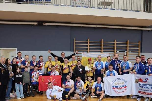 Рассказовцы завоевали серебро на турнире по волейболу сидя среди ветеранов СВО