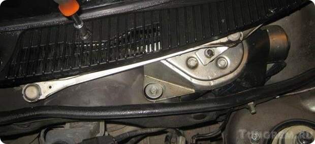 Замена трапеции и мотора стеклоочистителя на Lada Kalina