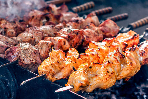 Юрист Чернокова: жарка шашлыков на балконе может обернуться штрафом в 50 тыс