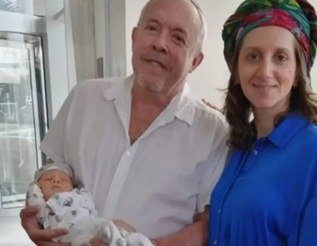 «Тезка одного из братьев Коэнов»: Макаревич показал новорожденного сына