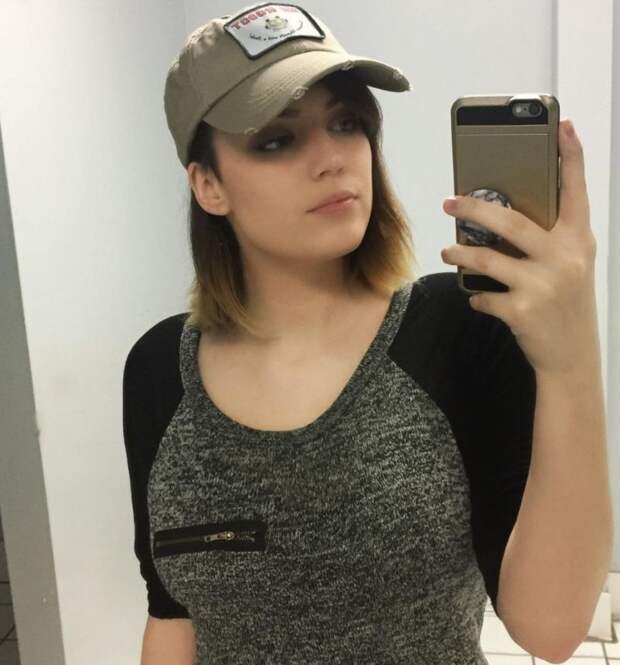 Звезда Twitch - 24-летняя Ника с роскошной грудью