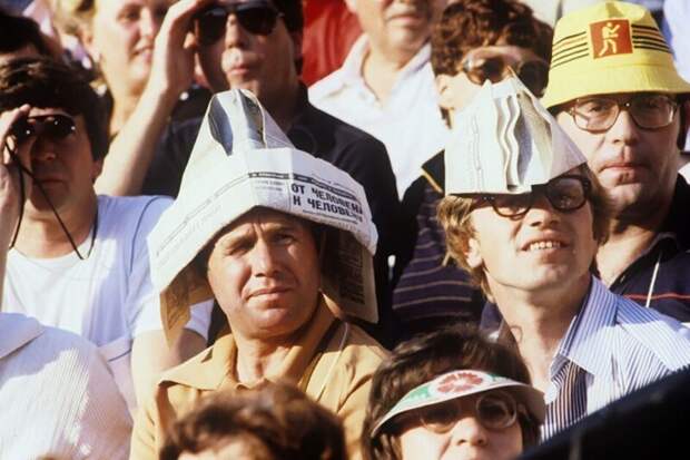 Зрители на стадионе имени Ленина (Лужники) во время Олимпийских игр в Москве. 1980
