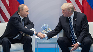 Президент РФ Владимир Путин и президент США Дональд Трамп. Архивное фото