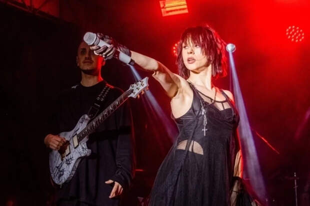 Певица IOWA рассказала, что трёхлетний сын называет её «женой»