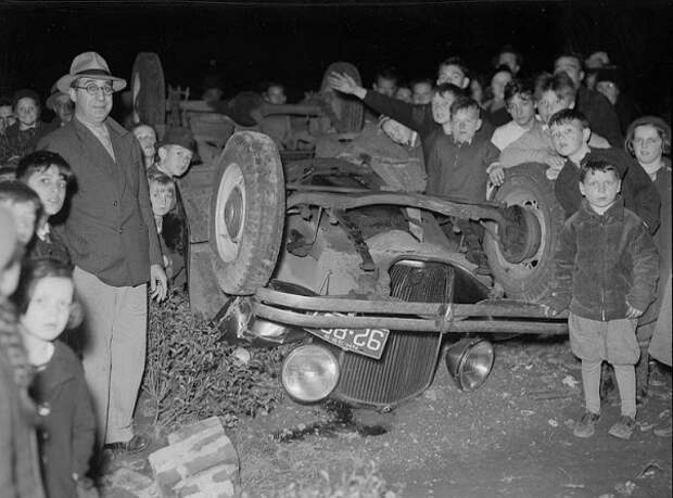 Старые фотографии дорожно-транспортных происшествий 1940-х годов.