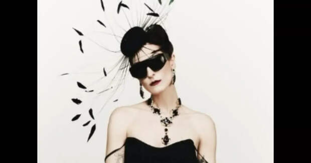 Саша Сулим примерила роковой образ в новой фотосессии