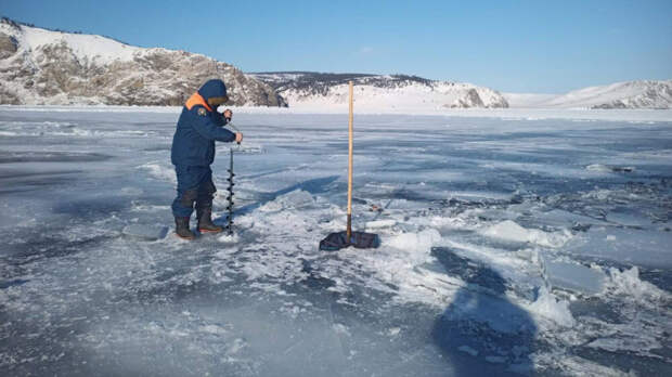 ircity.ru: китайские туристы погибли при падении автомобиля под лед Байкала