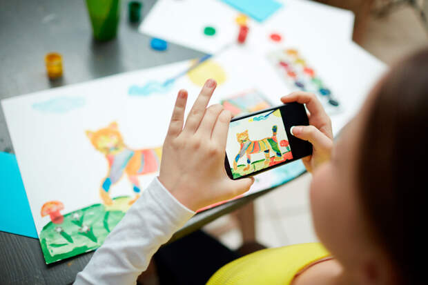 В Германии захотели разрешить детям пользоваться соцсетями с 14 лет