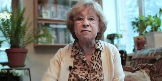 Ахеджакова рассказала о благодарных ей украинцах, выбегающих на сцену