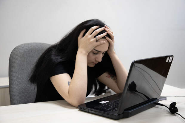 Эксперт Крастелев рассказал, почему почасовую оплату труда отследить невозможно