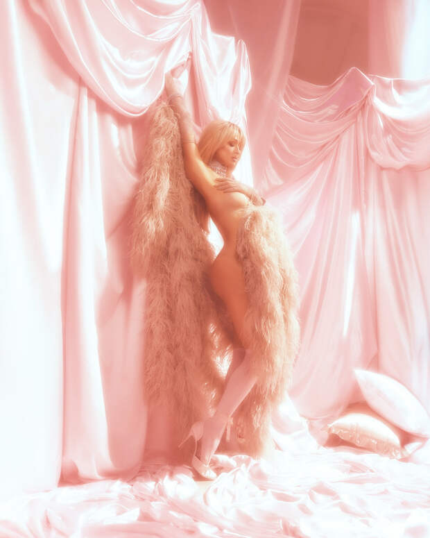 Обнаженные фото Пэрис Хилтон в честь 45-летия вызвали ажиотаж в сети