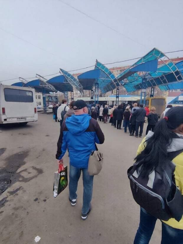 Очередь на маршрут №121 в Макеевке