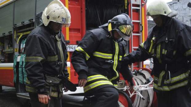 В Саратове при пожаре в многоэтажке пострадали два человека
