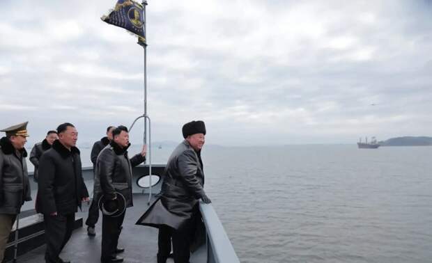 Ким Чен Ын поручил строить по два эсминца в год и оснащать ВМС ядерным оружием
