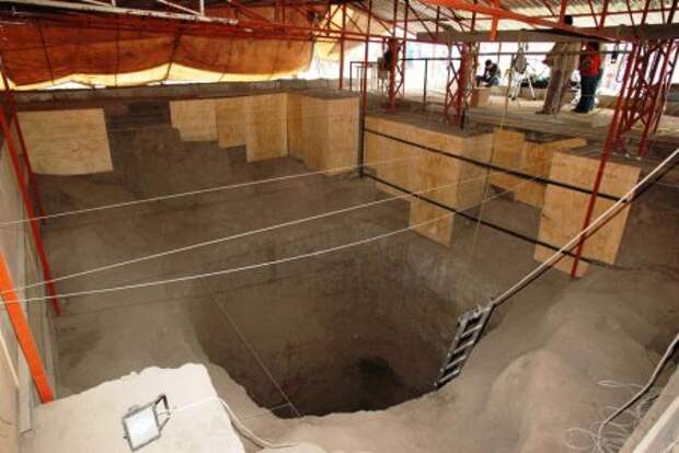 Под пирамидой в Теотиуакане обнаружен 100-метровый тоннель (12 фото)