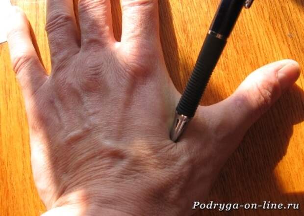 Точка общеукрепляющая между большим и указательным пальцем на руке.