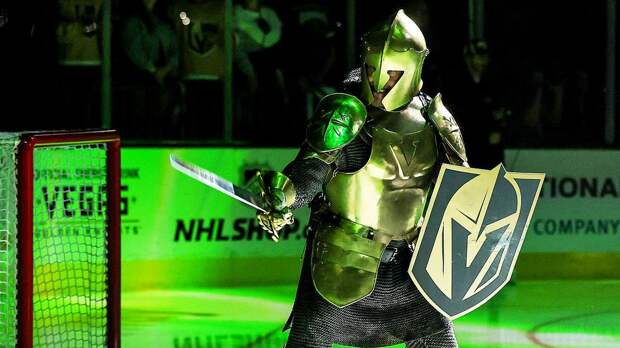 Толпа фанатов «Вегаса» отказалась от джерси любимой команды ради бесплатной формы «Юты»