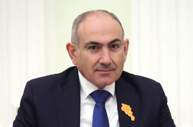 Пашинян объяснил отказ от Карабаха геноцидом армян