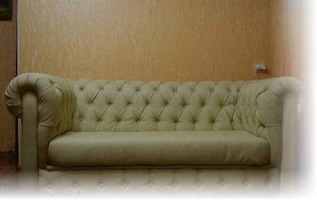 Оригинальный диван в каретной стяжке своими руками