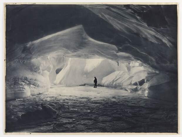Ледяная пещера у бухты Содружества Дуглас Моусон, австралия, антарктида, изучение Антарктики, научная экспедиция, полярные исследователи, поход во льдах, фотосвидетельства