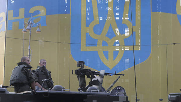 Украинские военные во время репетиции парада в Киеве Украинские военные во время репетиции парада в Киеве