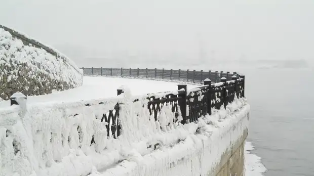В Иркутске выясняют причины появления масляных пятен на Ангаре