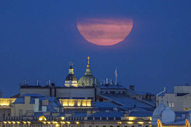 Астроном Алексеев заявил, что в мае можно будет увидеть голубую Луну
