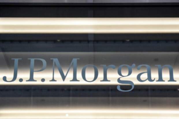 Логотип инвестиционного банка J.P. Morgan в Нью-Йорке, США, 10 января 2017 года. REUTERS/Stephanie Keith Логотип инвестиционного банка J.P. Morgan в Нью-Йорке, США, 10 января 2017 года. REUTERS/Stephanie Keith