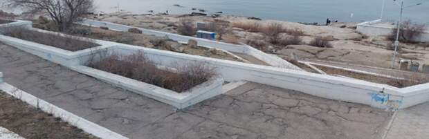 Жители Актау жалуются на состояние спуска к морю