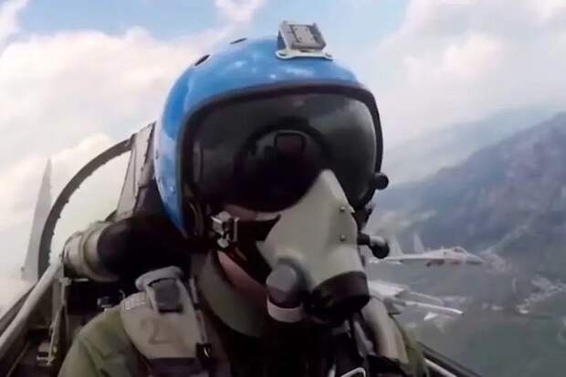 Financial Times: китайские военные стараются привлечь лётчиков из стран Запада в