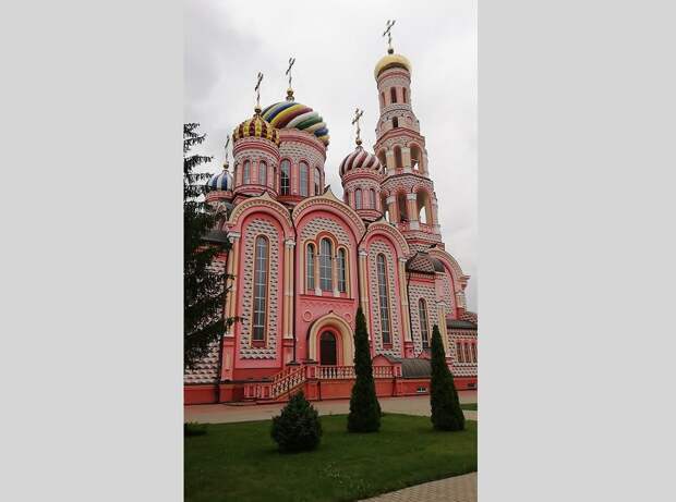 В день 8 апреля девушкам нельзя распускать волосы и давать в долг сахар
