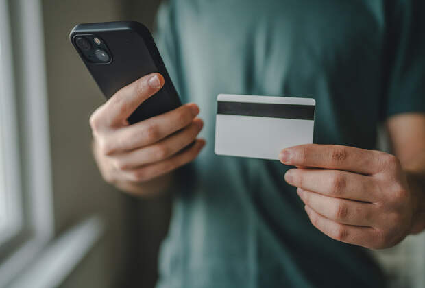 Раскрыта схема российских подростков с чужими банковскими картами и наркоденьгами