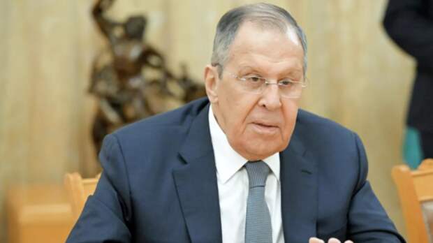 Лавров пошутил про перевод на переговорах с Гросси
