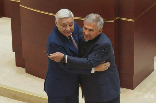 Миңнеханов һәм Сәфәров Мөхәммәтшинны орден алуы белән котлады
