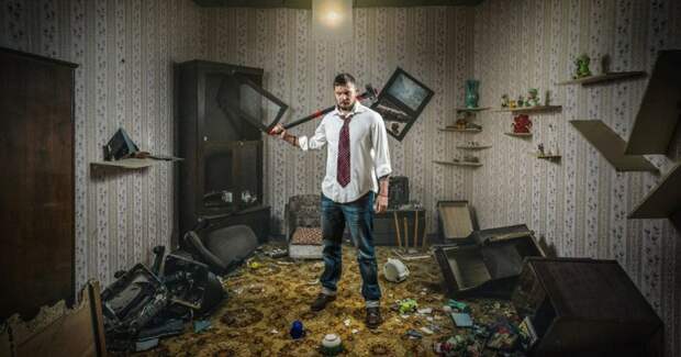 Комнаты ярости — популярный способ борьбы со стрессом, отнимающий хлеб у психологов