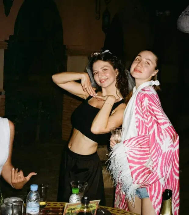 София Гугуберидзе с подругами