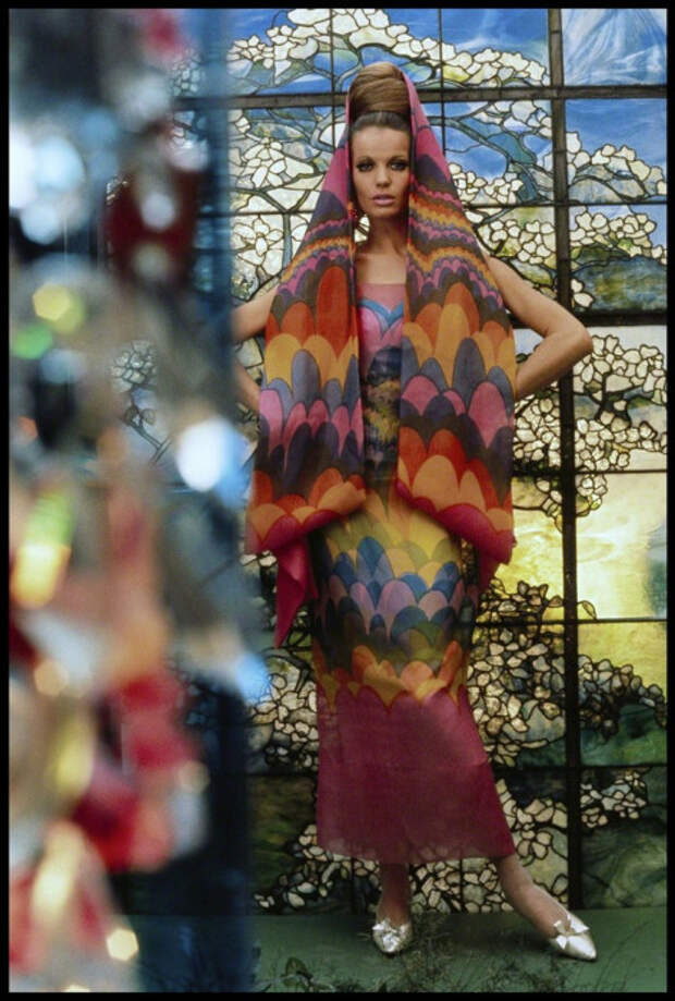 Немецкая модель и актриса в платье от Полин Трижер для Vogue, 1965 год.