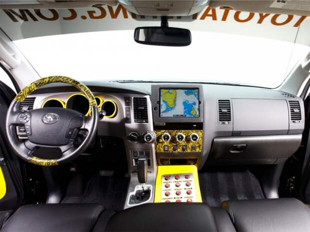 красивый салон Toyota Tundra
