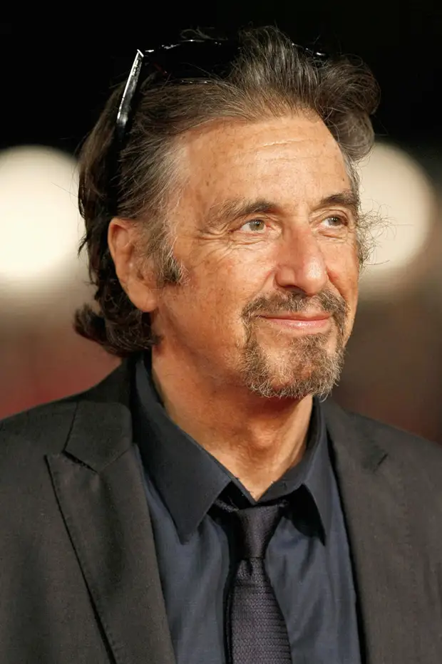 Встречается с 28-летней девушкой и танцует на улицах: как сейчас выглядит и чем занимается Аль Пачино