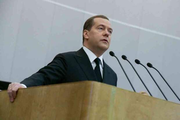 Медведев назвал число россиян, заключивших контракты с Минобороны в 2025 году